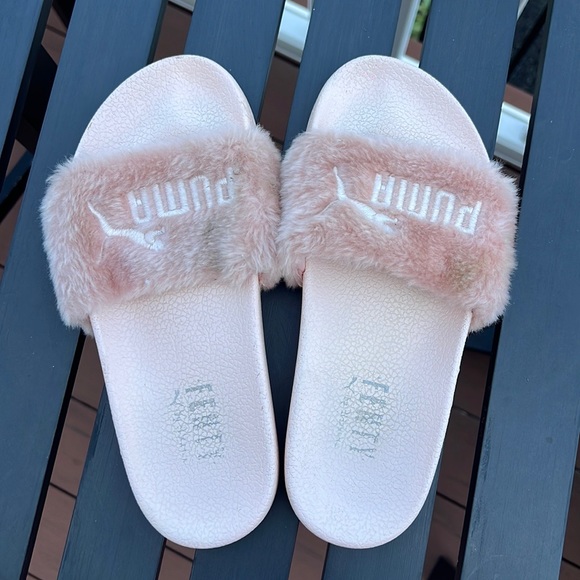 Rihanna FENTY PUMA Slides in Light Pink - Picture 2 of 7